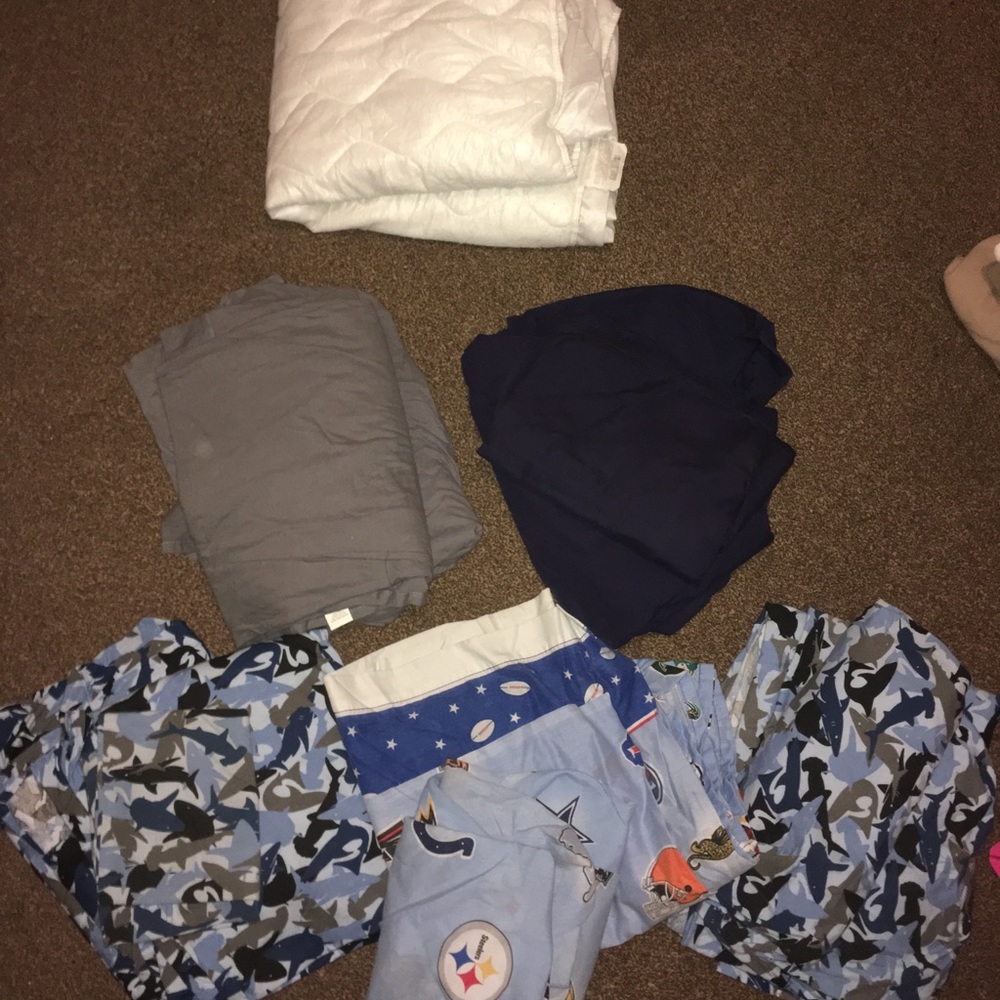 Bunch of sheets and bed cover all twin